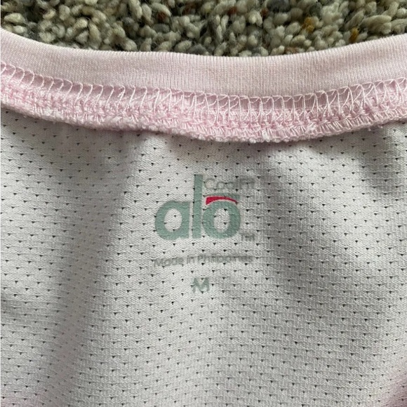 ❌SOLD❌Alo Cool Fit, pink top. Medium. Gently used. Great condition! - Picture 2 of 5